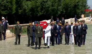 President Erdoğan and YAŞ members visites Anıtkabir