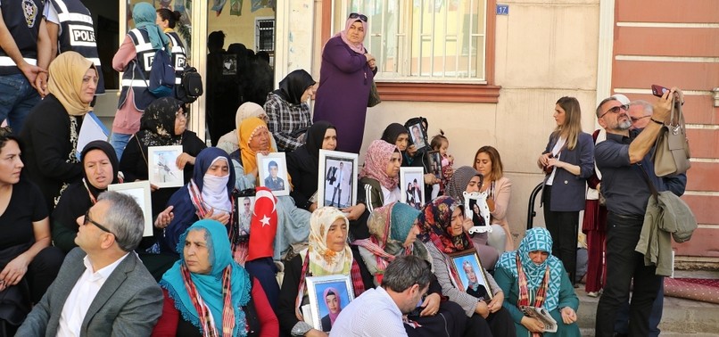 ON 22ND DAY, KURDISH MOTHERS CONTINUE TO DEMAND CHILDREN BACK FROM PKK