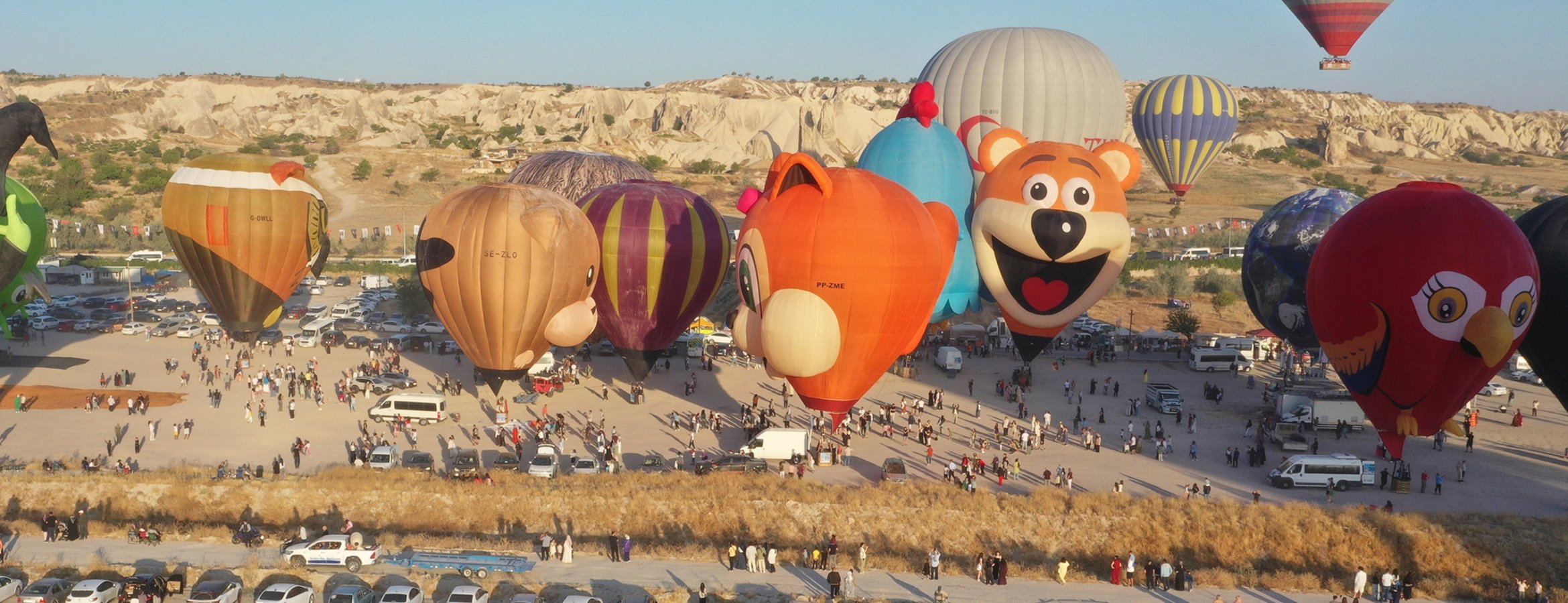 Kapadokya’da figürlü sıcak hava balonları gösteri uçuşu yaptı