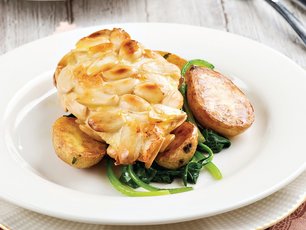 Bademli Tavuk Taze Patates ve Bebek Ispanak Sotesi