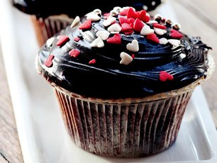 Frambuazlı Ve Damla Çikolatalı Cupcake