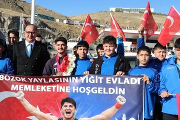 Dünya rekortmeni milli halterci Muhammed Furkan, Yozgat’ta coşkuyla karşılandı