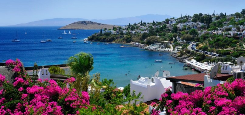 TÜRKIYE EARNS $21.7B FROM TOURISM IN H1