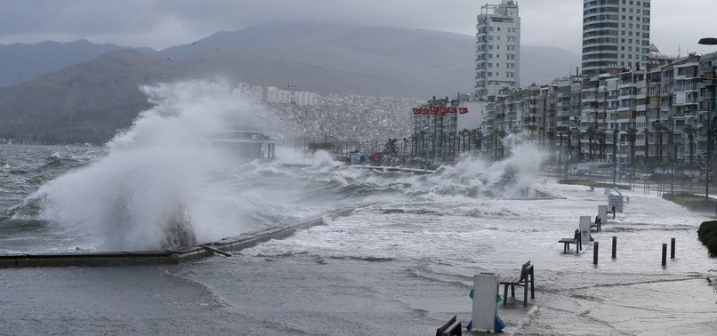 STRONG WINDS BATTER AEGEAN AS MEDITERRANEAN CYCLONE APPROACHES, COULD HIT TURKEY’S WEST COAST