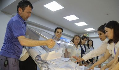 Uzbek leader wins referendum on extending powers