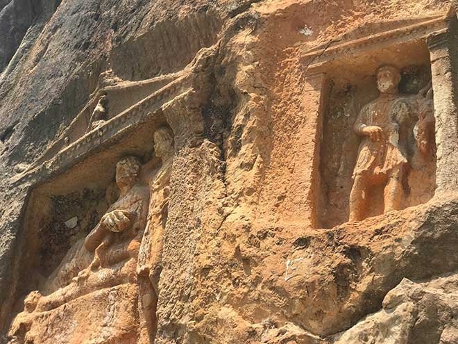 Binlerce yıldır gizemini koruyan: Adam Kayalar