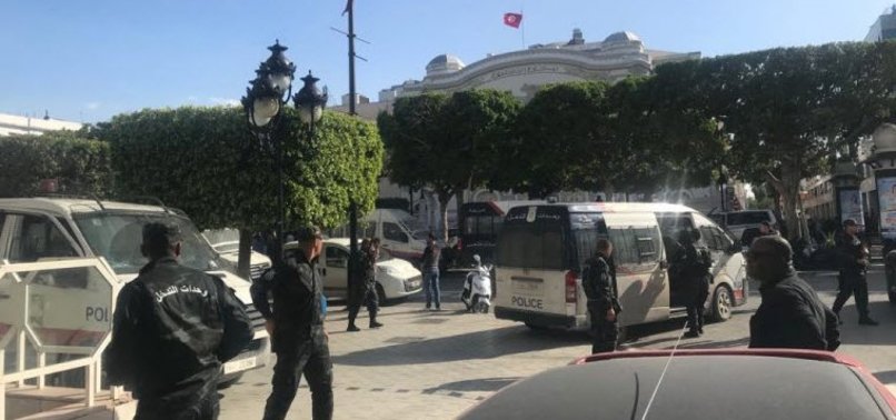 SUICIDE BOMBER BLOWS HERSELF UP IN CENTRAL TUNIS, WOUNDS 9 PEOPLE