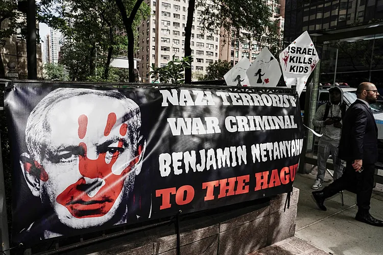 New York protesters demand Netanyahu face war crimes charges outside UN headquarters