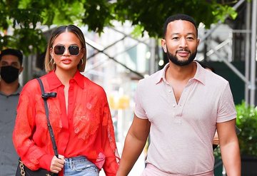 Chrissy Teigen ölen bebeğini andı!