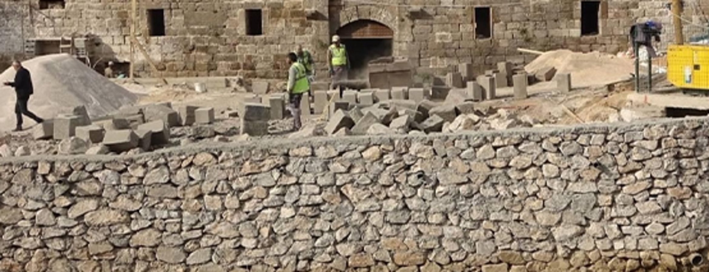 Bitlis’teki tarihi han, hamam ve caminin restorasyonu sürüyor