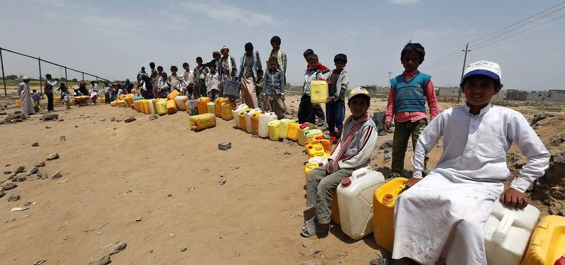 TURKISH GROUP SETS UP WATER TANKS FOR REFUGEES IN YEMEN