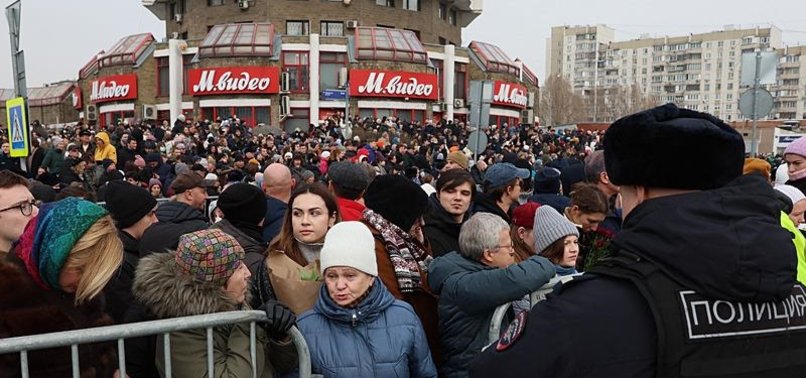 THOUSANDS GATHER FOR NAVALNY FUNERAL AS KREMLIN WARNS AGAINST PROTESTS