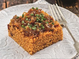 Pastırmalı ve Karamelize Soğanlı Bulgur Pilavı