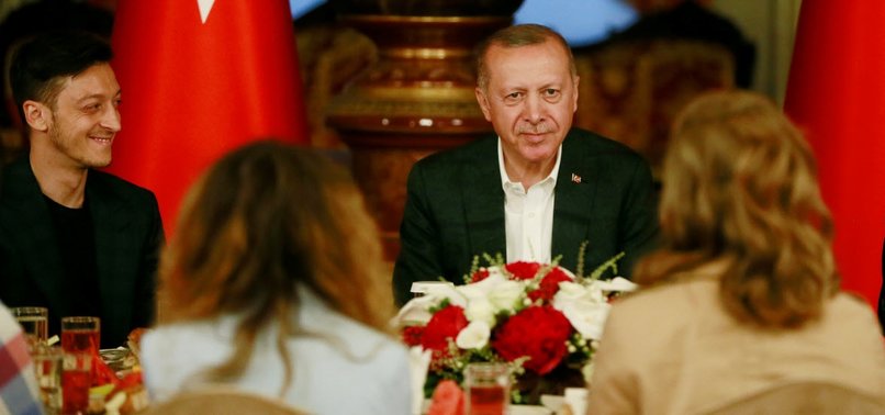 ARSENALS MESUT ÖZIL JOINS TURKEYS ERDOĞAN IN BREAKING FAST