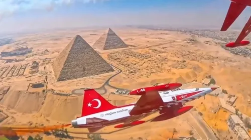 Türk Yıldızları Mısır Piramitleri Üzerinde