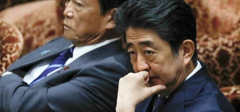 JAPANESE PREMIERS RATINGS DROP 10 POINTS AMID SCANDAL