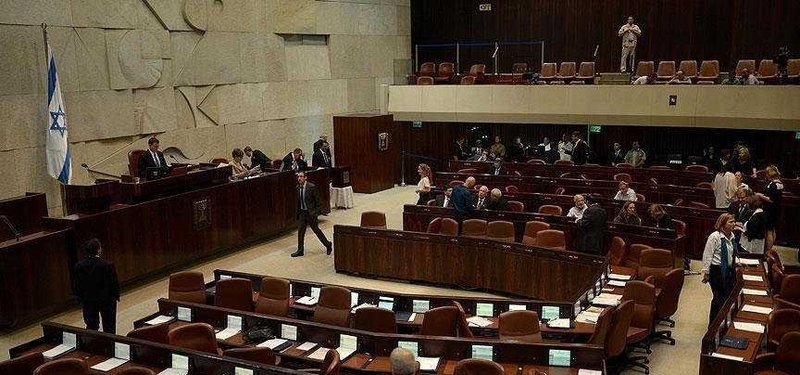 Gantz’s centrist party submits bill to dissolve Israeli parliament