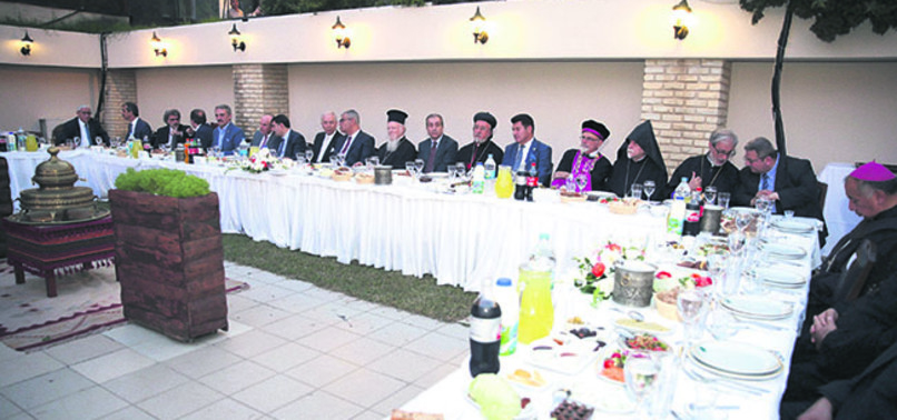 CHRISTIANS, JEWS OF ISTANBUL JOIN FAST BREAKING FEAST