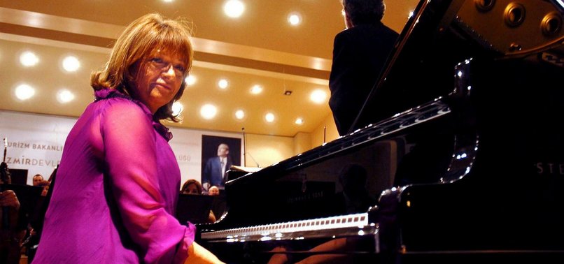 PIANIST İDIL BIRETS 60-YEAR CAREER IN NEW COLLECTION