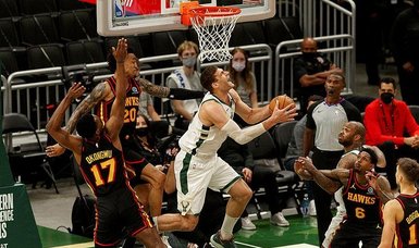 Without Giannis, Bucks beat Hawks 123-112 for 3-2 lead
