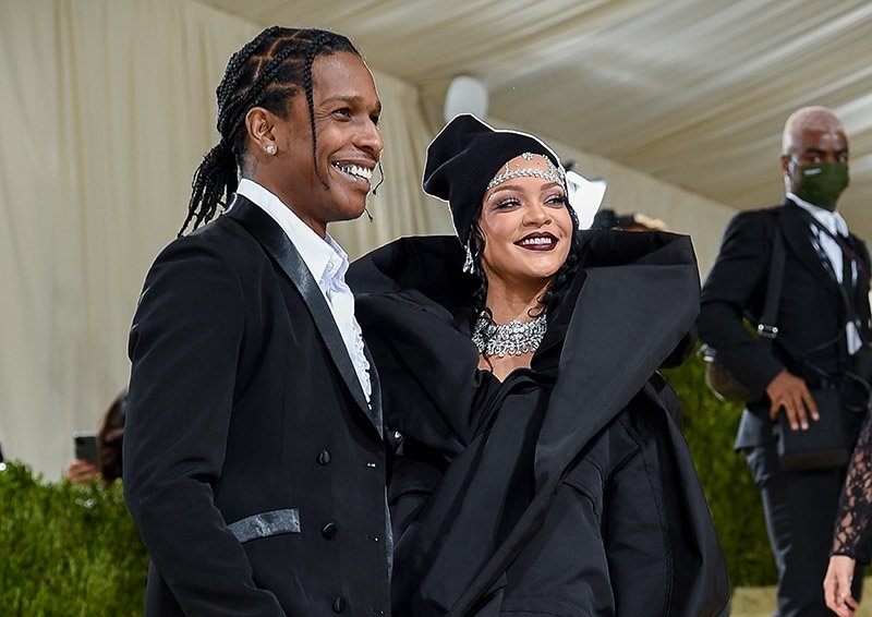 RİHANNA VE ASAP ROCKY’NİN OĞLU DÜNYAYA GEDİ