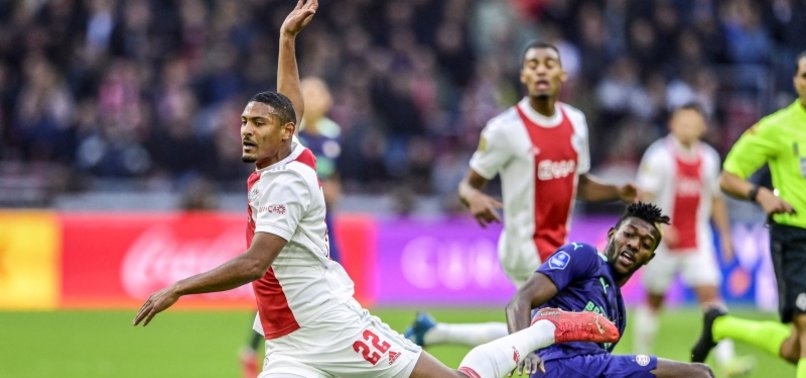 AJAX HAMMER PSV 5-0 IN DUTCH FOOTBALL LEAGUE