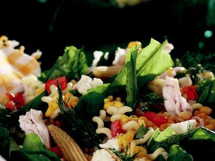 Tavuklu Kuzukulağı Salatası