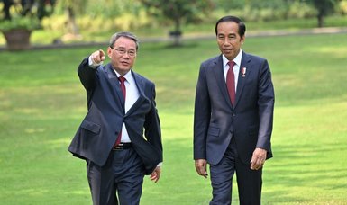 Chinese premier meets Indonesian president to boost trade
