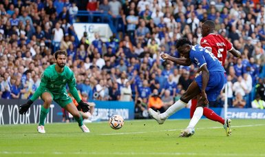 Chelsea come from behind to earn a 1-1 draw against Liverpool