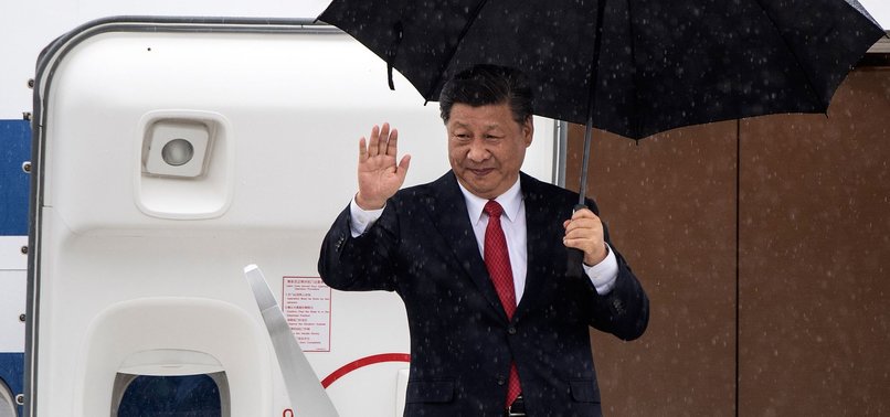 CHINESE PRESIDENT MAKES FIRST VISIT TO PHILIPPINES