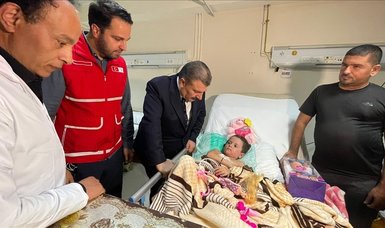 Türkiye's health minister comforts injured Gazans in Cairo