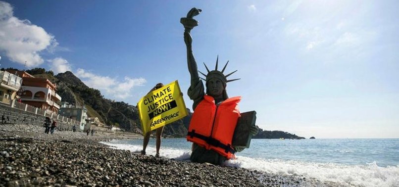 GREENPEACE IN SPAIN PROTESTS TRUMP CLIMATE MOVE
