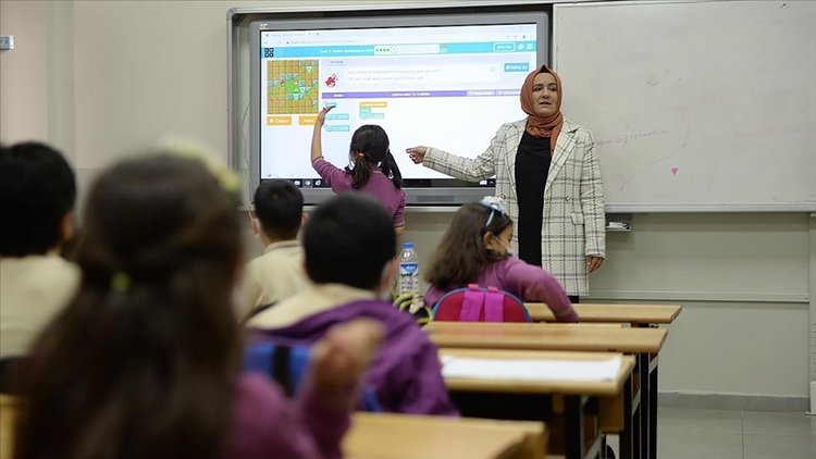 MEB’e bağlı okullarda yüzde 57 oranında kadın öğretmen görev başında
