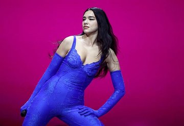 Dua Lipa Arnavutluk vatandaşı oldu
