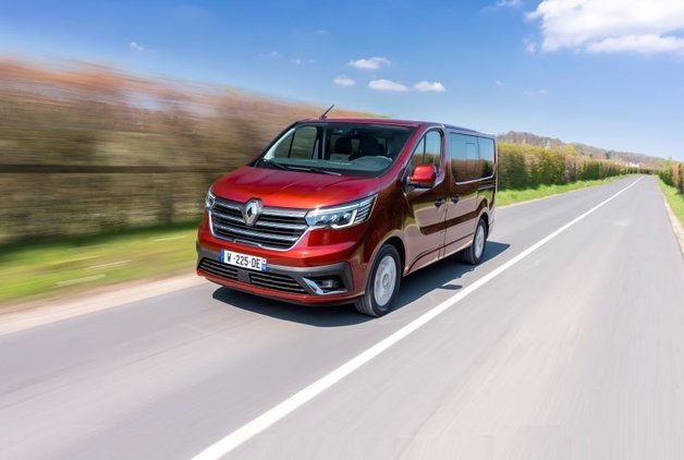 YENİLENEN RENAULT TRAFIC BAYİLERDE