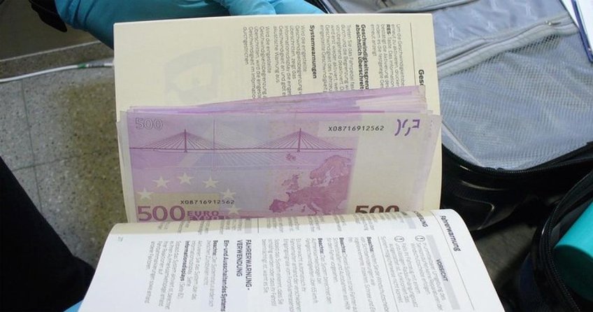 Kitap arasından 60 bin euro çıktı