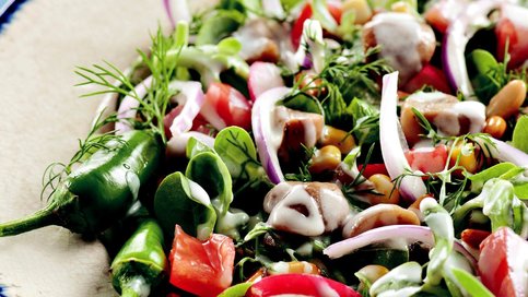 Krema Soslu Mevsim Salatası