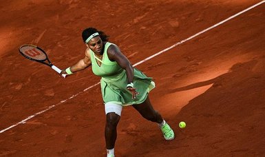 Serena Williams loses at French Open; Federer withdraws