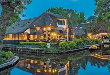 Kanallar, köprüler ve harika evler Giethoorn