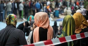 Austrian MP wears headscarf to protest ban