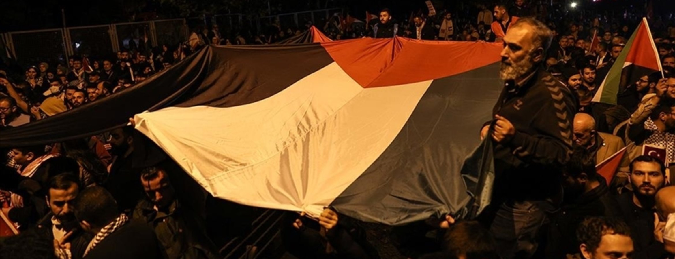 İsrail’in Gazze’ye saldırıları ABD’nin İstanbul Başkonsolosluğu önünde protesto edildi