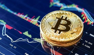 Bitcoin dives below $19K once again, crypto market loses $55B