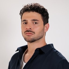 Halit Özgür Sarı – Kimdir