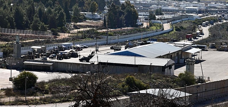 Israeli forces raid Ofer Prison in occupied West Bank, beat Palestinian detainees - report