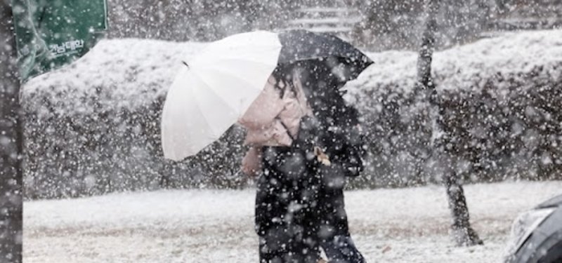Unseasonal heavy snow disrupts life in South Korea’s capital
