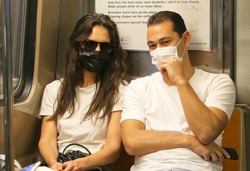 Katie Holmes ve sevgilisi Emilio Vitolo Jr metroda