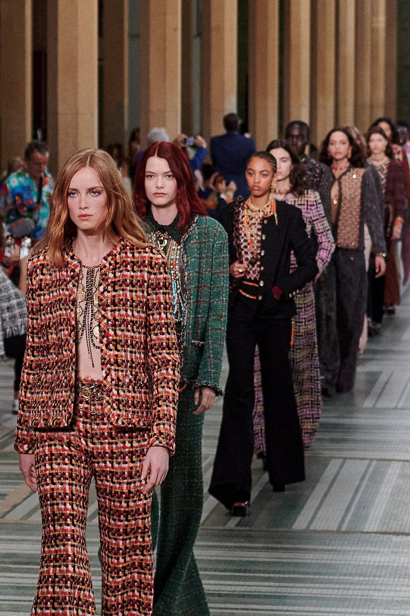 Chanel Dakar’da Métiers d’Art 2023 HarpersBazaar