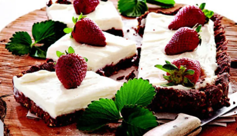 Çilekli Pratik Cheesecake Tarifi
