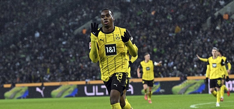 Dortmund stumble to 1-1 draw at Gladbach to stay winless on the road