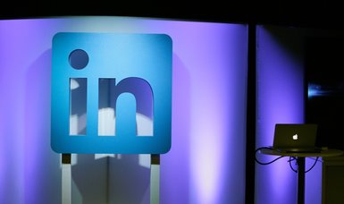Chinese users' feelings mixed about LinkedIn pulling out